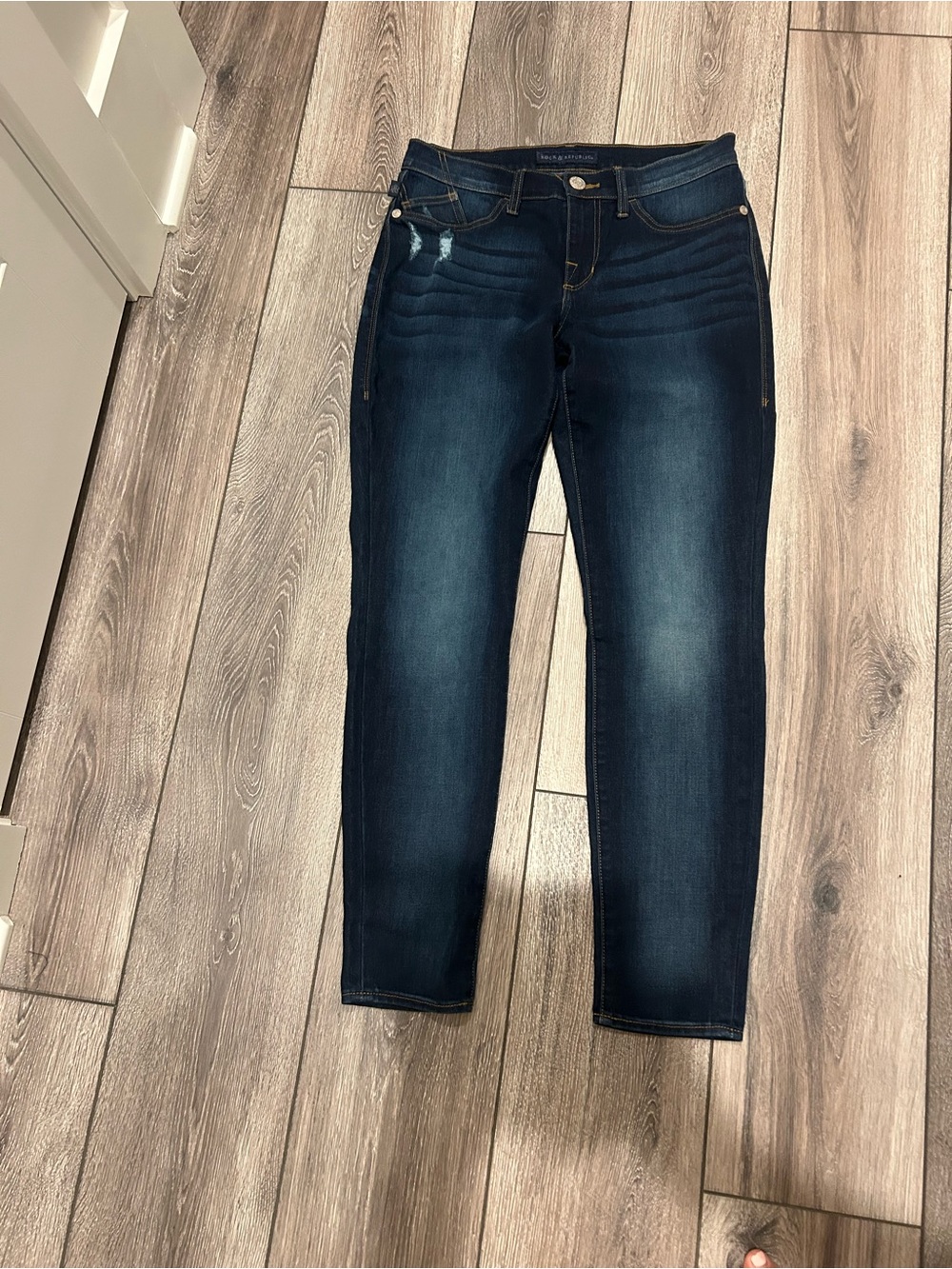 Rock & Republic Indigo Stretch Jeans - Faded Knee Detail